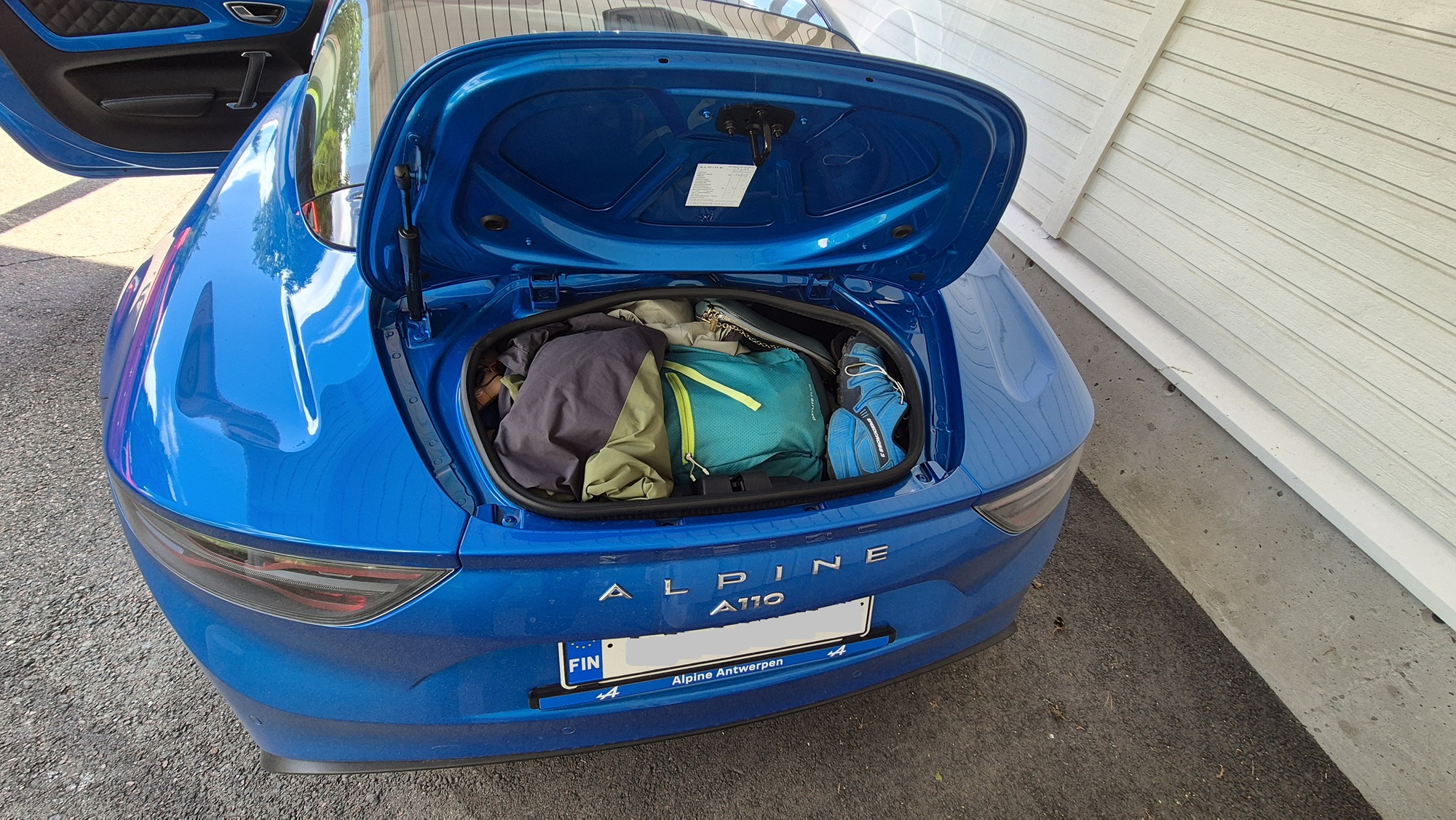 Rear luggage space