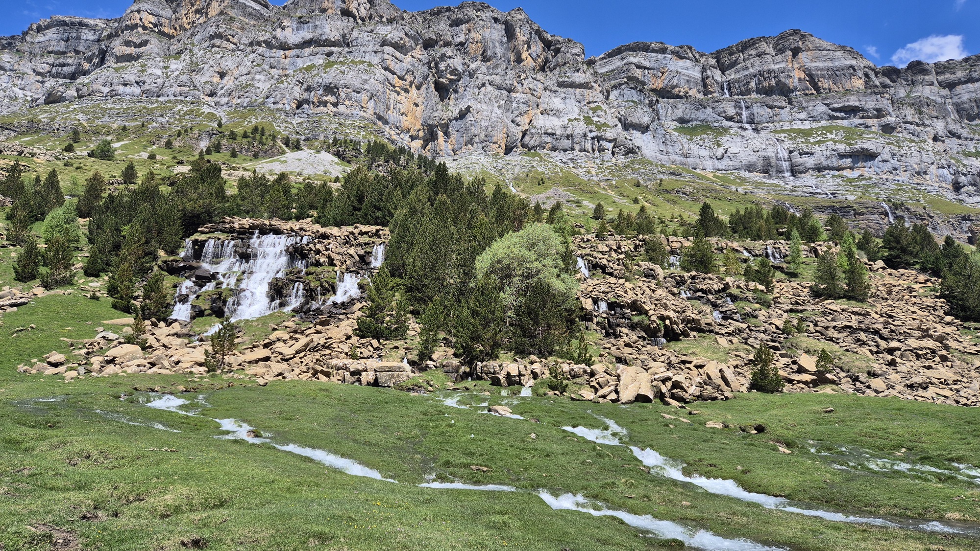 Cola de Caballo hike small waterfalls
