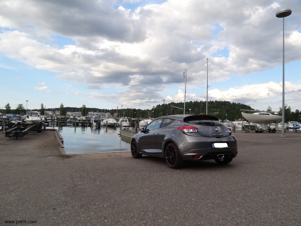 Megane RS by the lake